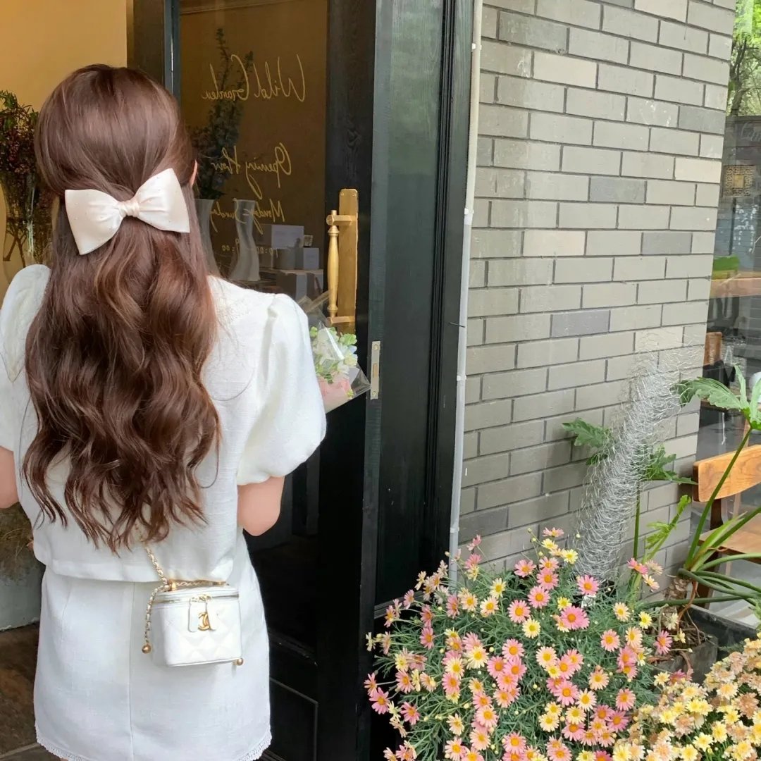 回首又见他
